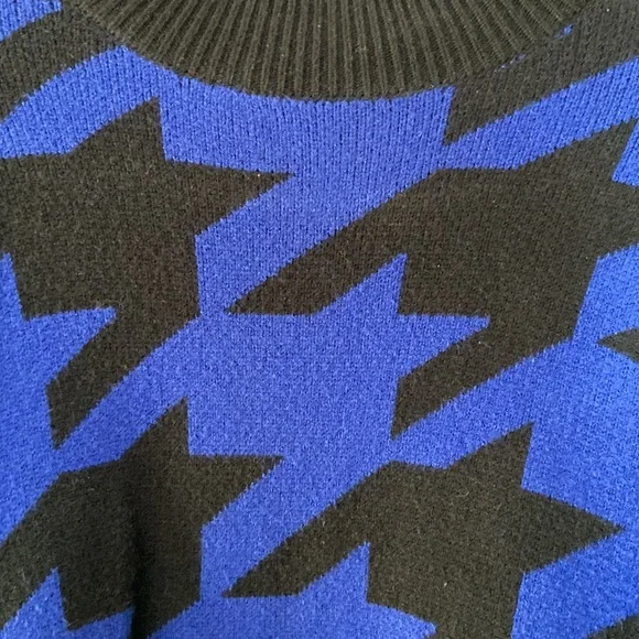 Akira Women’s Blue/Black Large Houndstooth Crop Sweater Size M EUC - Picture 3 of 6